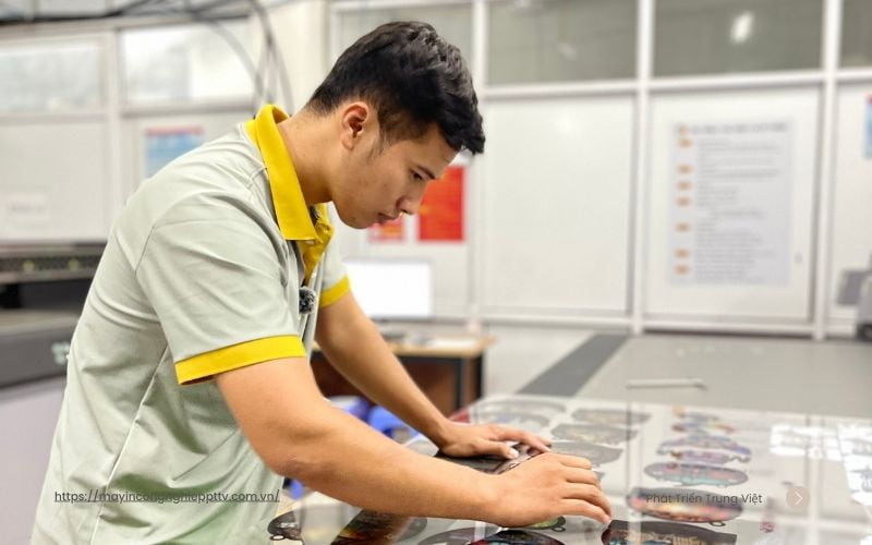 Liên hệ Phát Triển Trung Việt để mua máy in Pet chuyển nhiệt